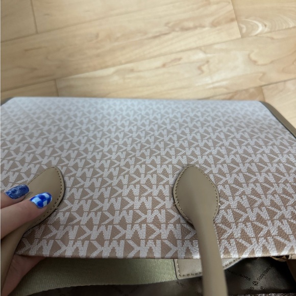 Michael Kors Mirella Medium Ombr Logo Tote Bag - Picture 4 of 6